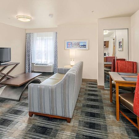 Executive Residency By Best Western Navigator Inn & Suites Everett Exteriér fotografie