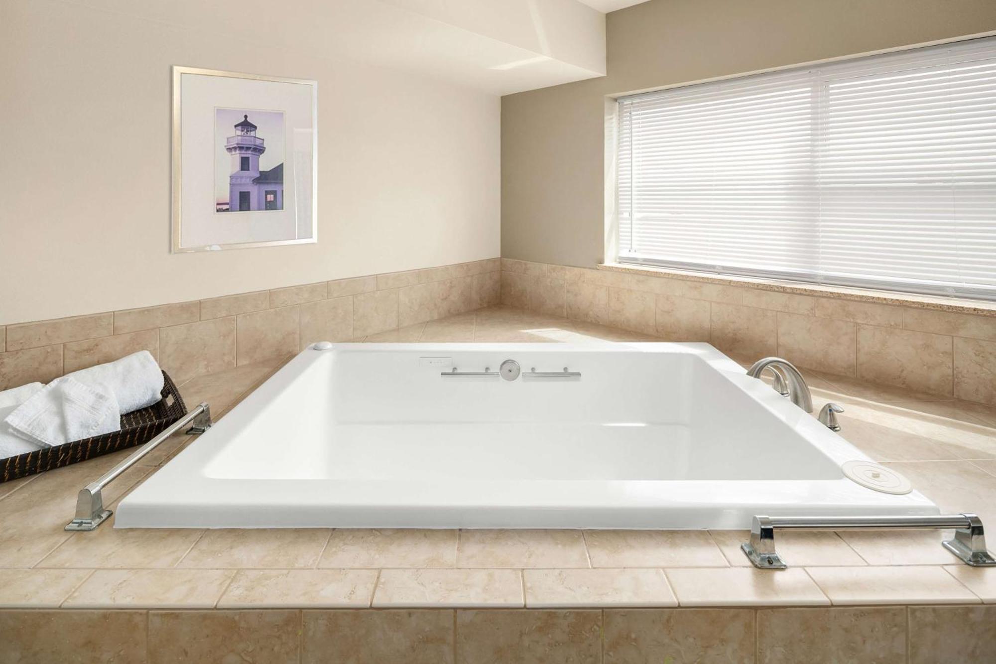Executive Residency By Best Western Navigator Inn & Suites Everett Exteriér fotografie